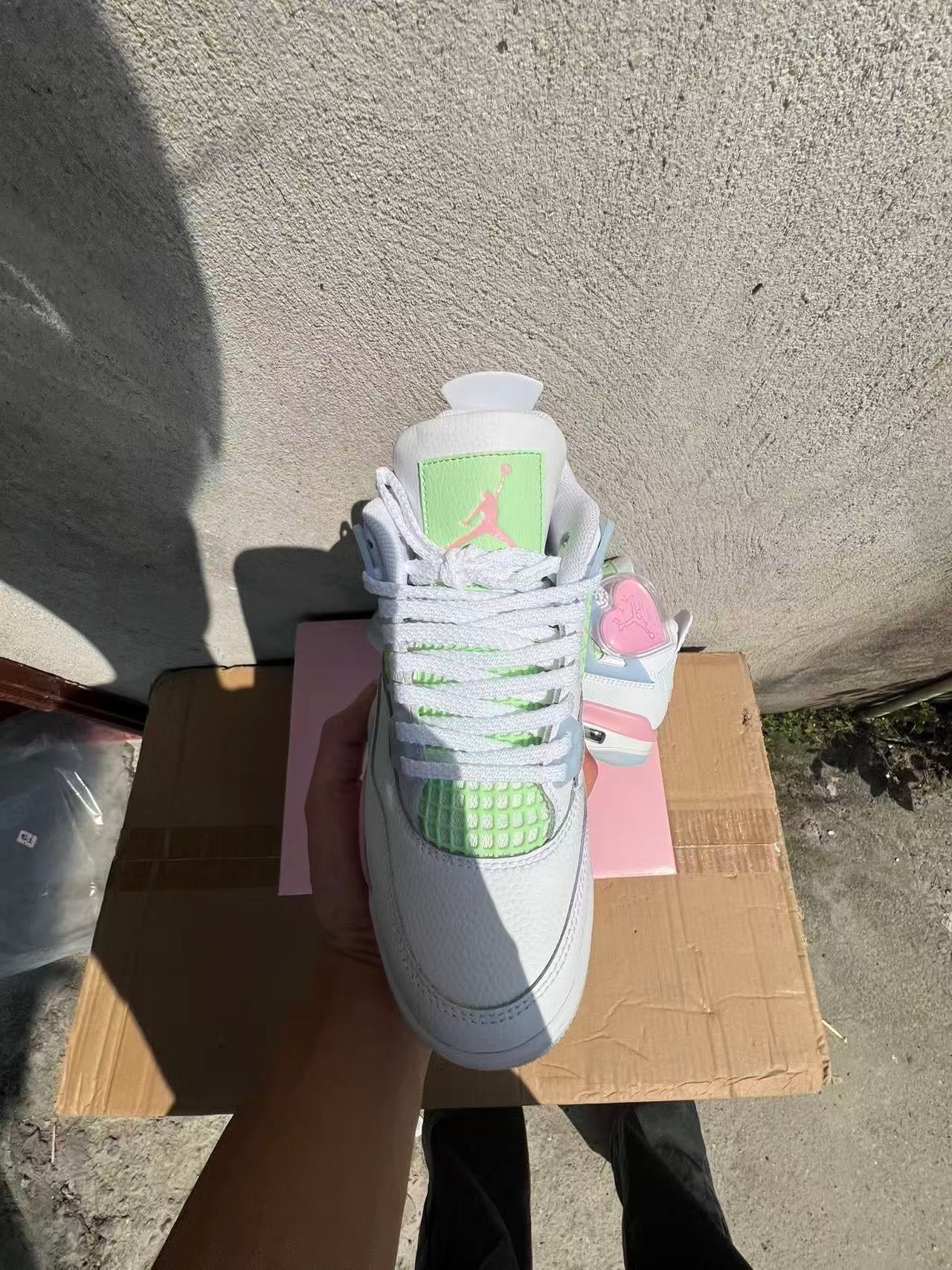 Nike Air Jordan 4 Retro "Valentine's Day"