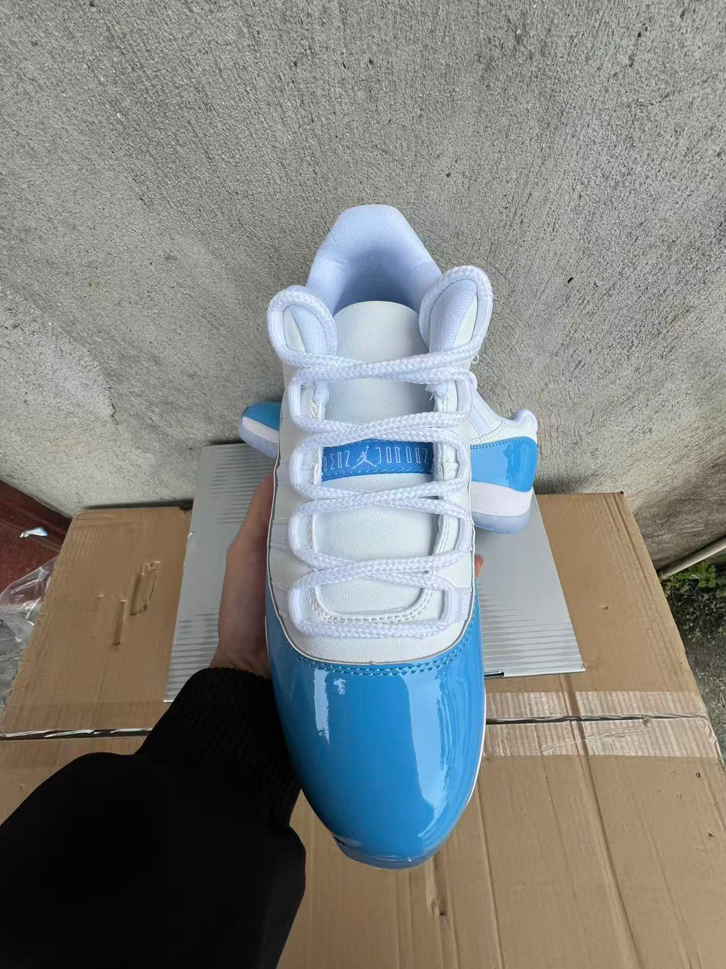 Air Jordan 11 Retro Low "University Blue"
