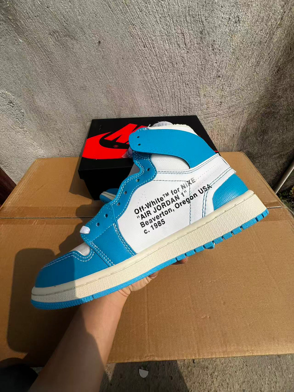 Off-White x Air Jordan 1 Retro High OG "UNC"
