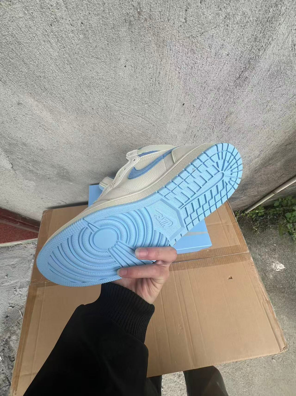 Air Jordan 1 Retro High OG "Psychic Blue"