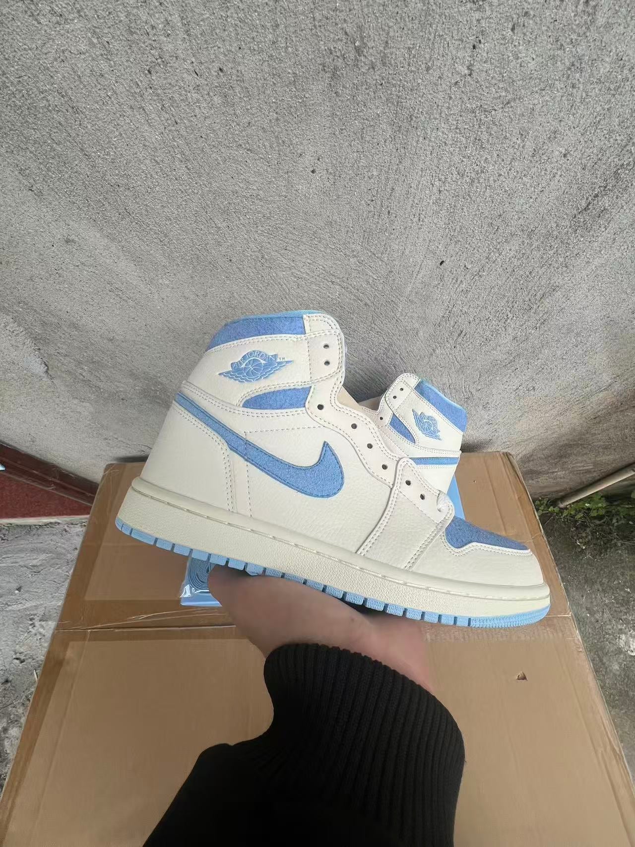 Air Jordan 1 Retro High OG "Psychic Blue"