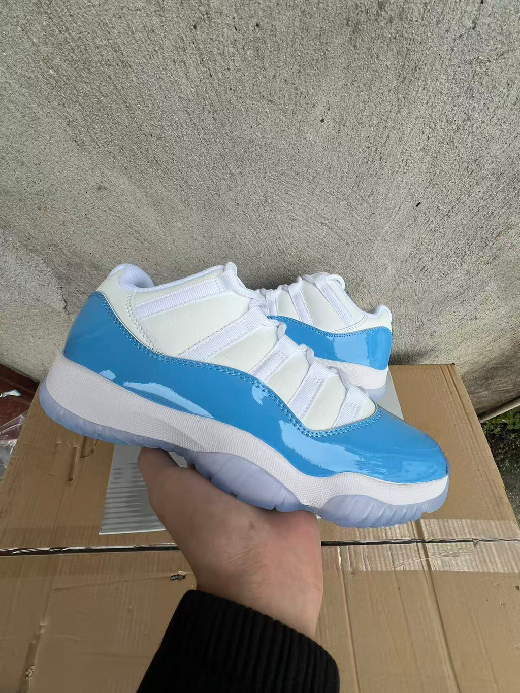 Air Jordan 11 Retro Low "University Blue"