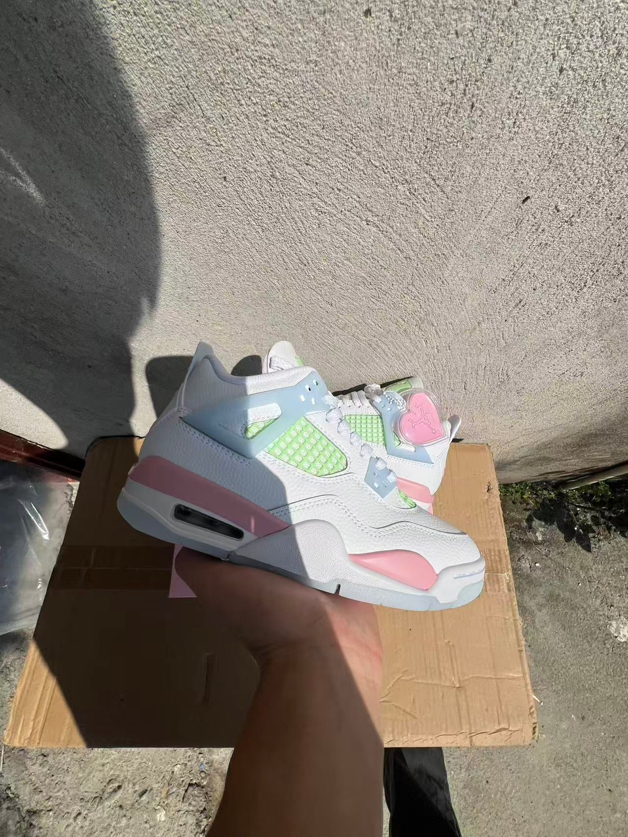 Nike Air Jordan 4 Retro "Valentine's Day"