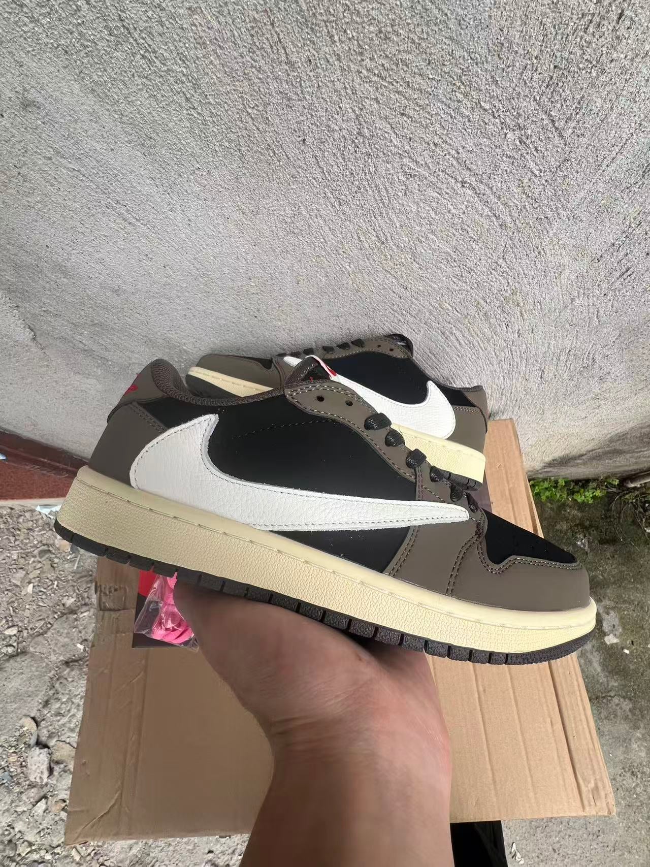 Travis Scott x Air Jordan 1 Low "Mocha"