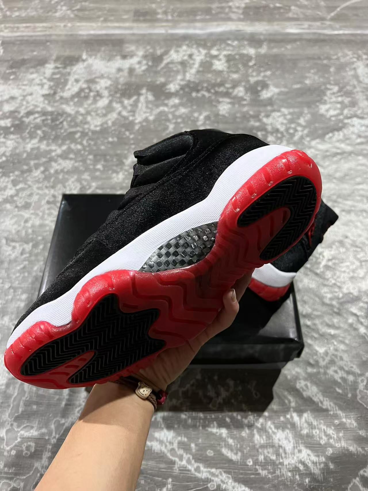 Air Jordan 11 Retro "Bred Velvet"