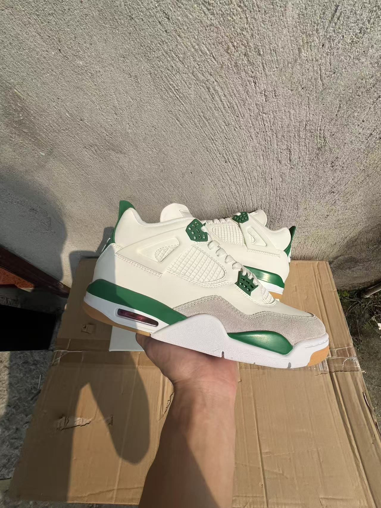 Nike SB x Air Jordan 4 'Pine Green'